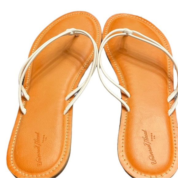 Universal Thread, Women’s size 11, thin white Flip Flop. Gently used once - Picture 2 of 3